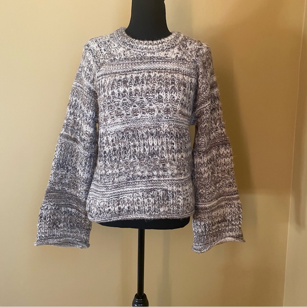 Universal Thread Gray and White Bell Sleeve Sweater
